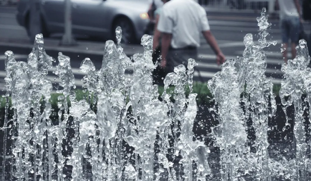 因拖欠污水處理費，污水廠起訴縣政府索賠5.7億，當(dāng)?shù)財M回購化債